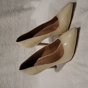 Journee Collection Womens Hadli Pointed Toe Stiletto Heel Pumps